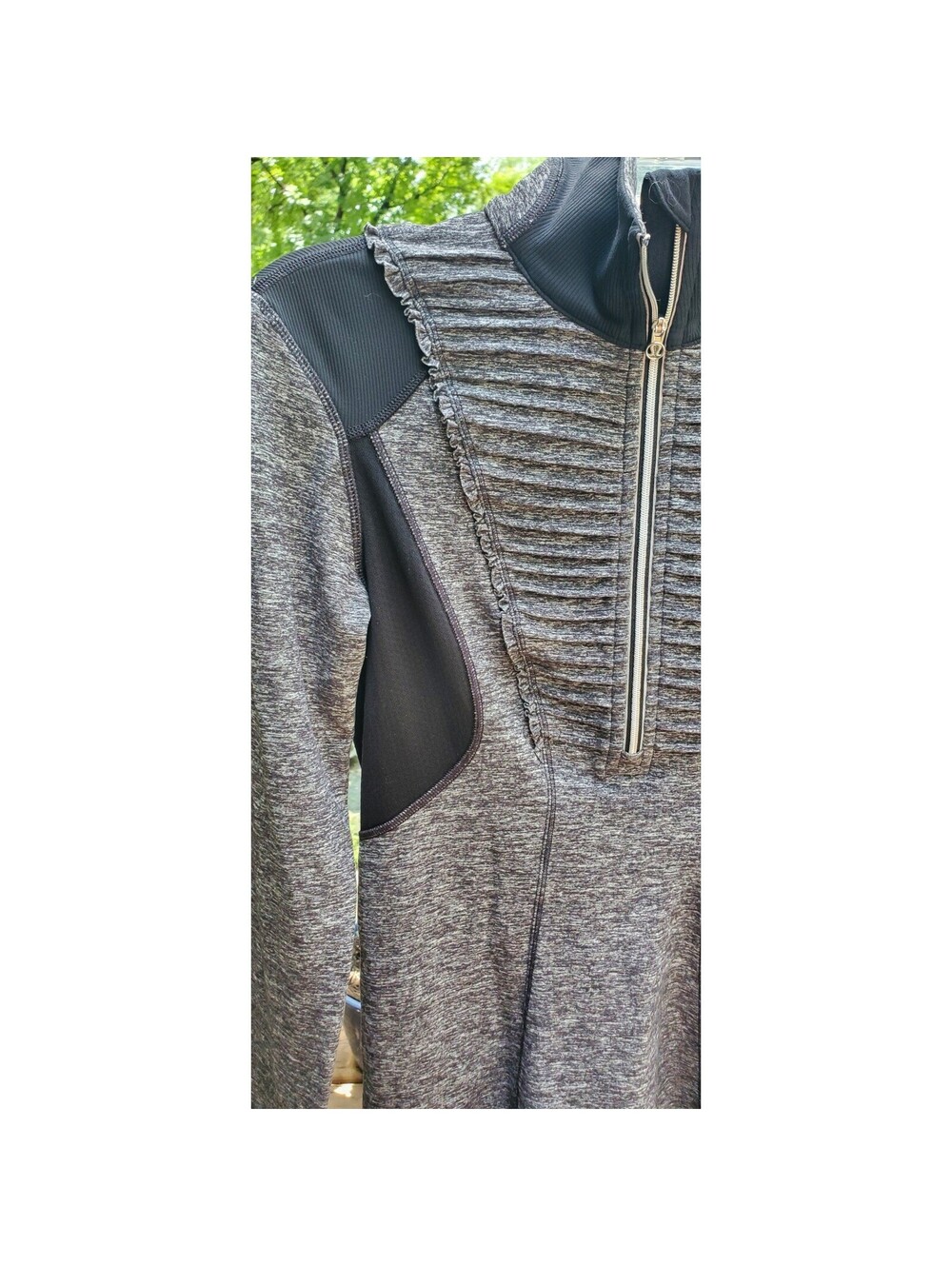 Lululemon Run Catch Me If You Can 1/2 Zip Gray Black Ruffle Size 4